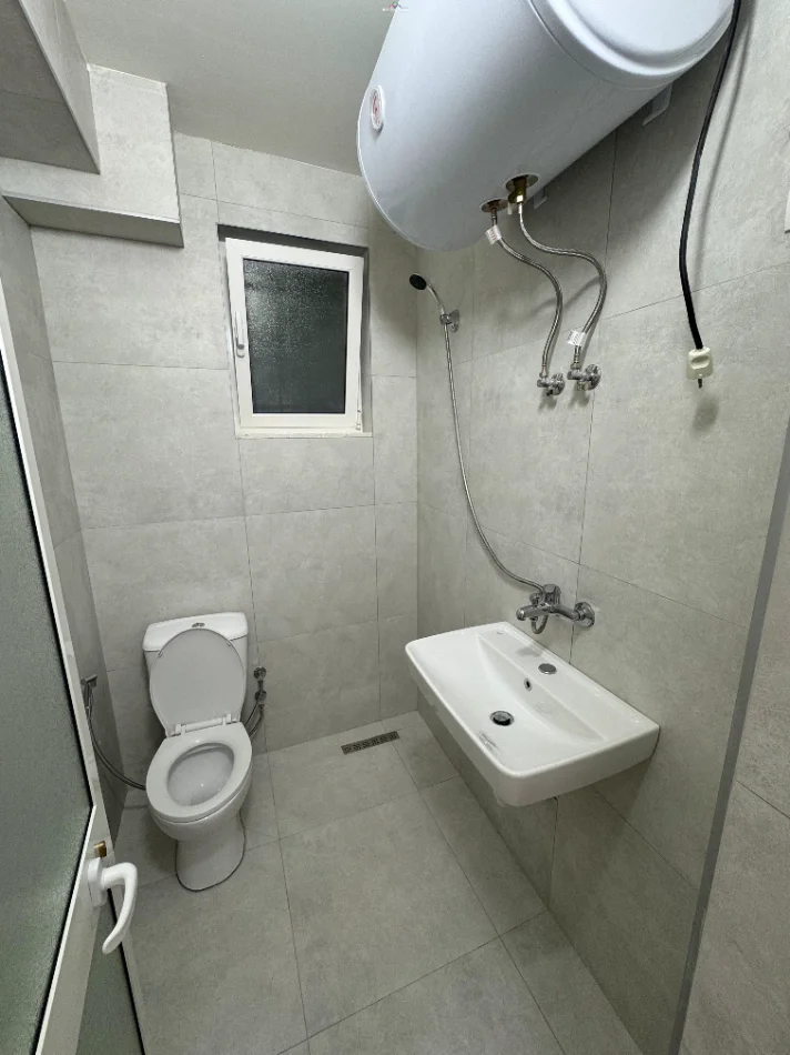 Tirane, jepet me qera Vile 1+1+Ballkon Kati 1, 65 m² 415 € (qytet studenti)