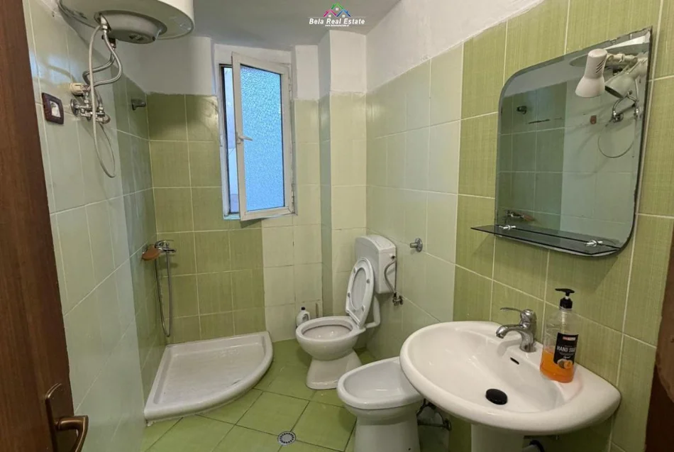 Shqiperi, jepet me qera apartament 1+1 Kati 4, 60 m² 500 € (ish restorant durresi)