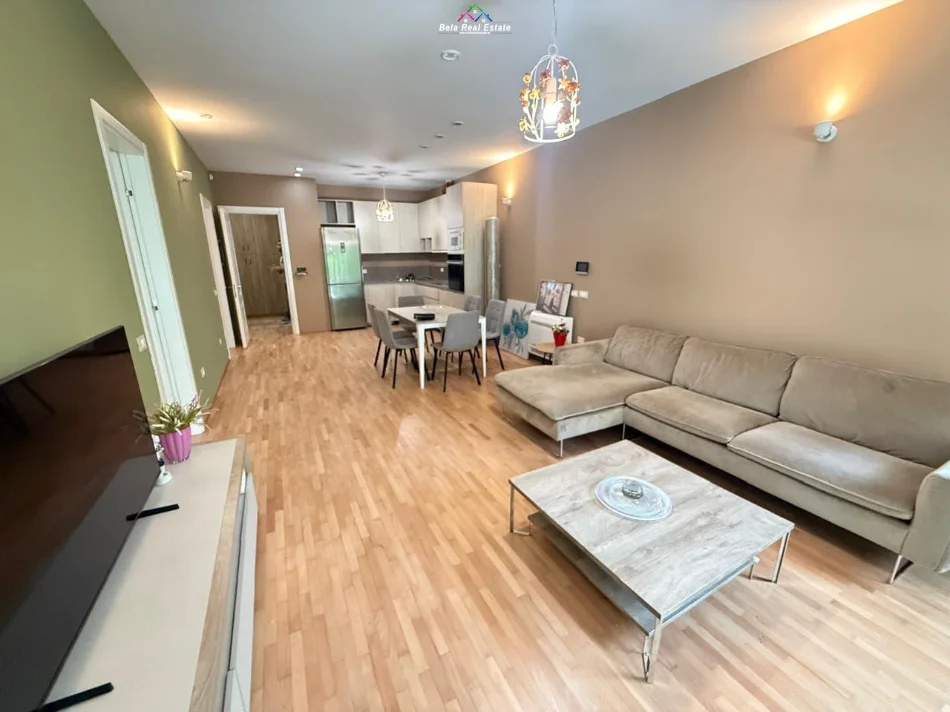 Tirane, jepet me qera apartament 2+1 Kati 1, 160 m² 1.000 € (secret garden residenc)