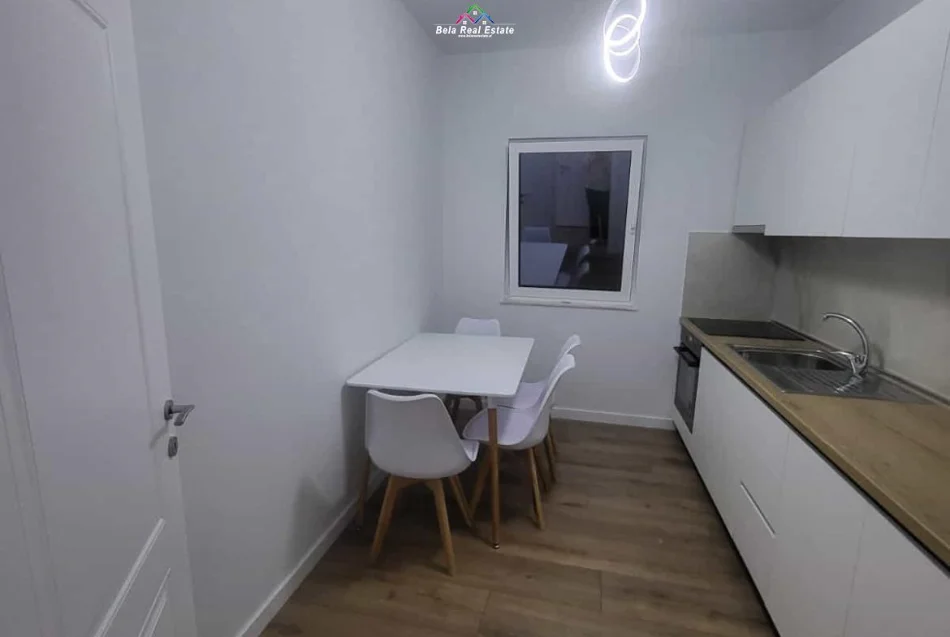 Tirane, jepet me qera Vile 1+1+Ballkon Kati 4, 60 m² 500 € (ish parku)