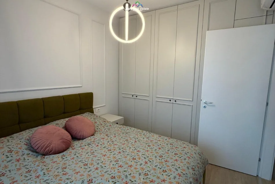 Tirane, jepet me qera apartament 1+1+Ballkon Kati 4, 60 m² 570 € (univers city)
