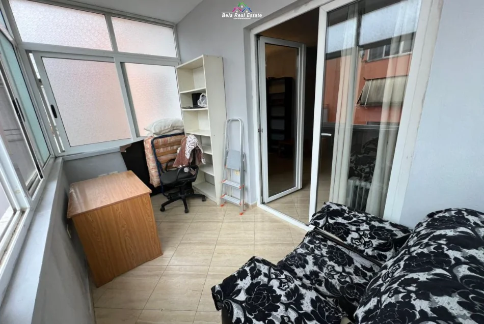 Tirane, jepet me qera apartament 1+1+Ballkon Kati 6, 110 m² 520 € (jordan misja)