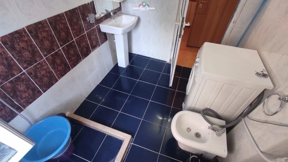 Tirane, jepet me qera apartament 1+1 Kati 2, 60 m² 550 € (Bllok, Sheshi Wilson)