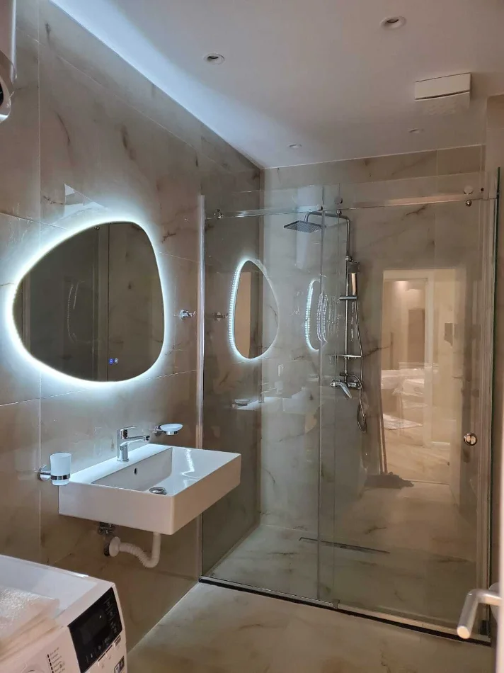 Tirane, jepet me qera apartament 2+1 Kati 2, 120 m² 1.500 € (Rruga Liqeni i Thate)