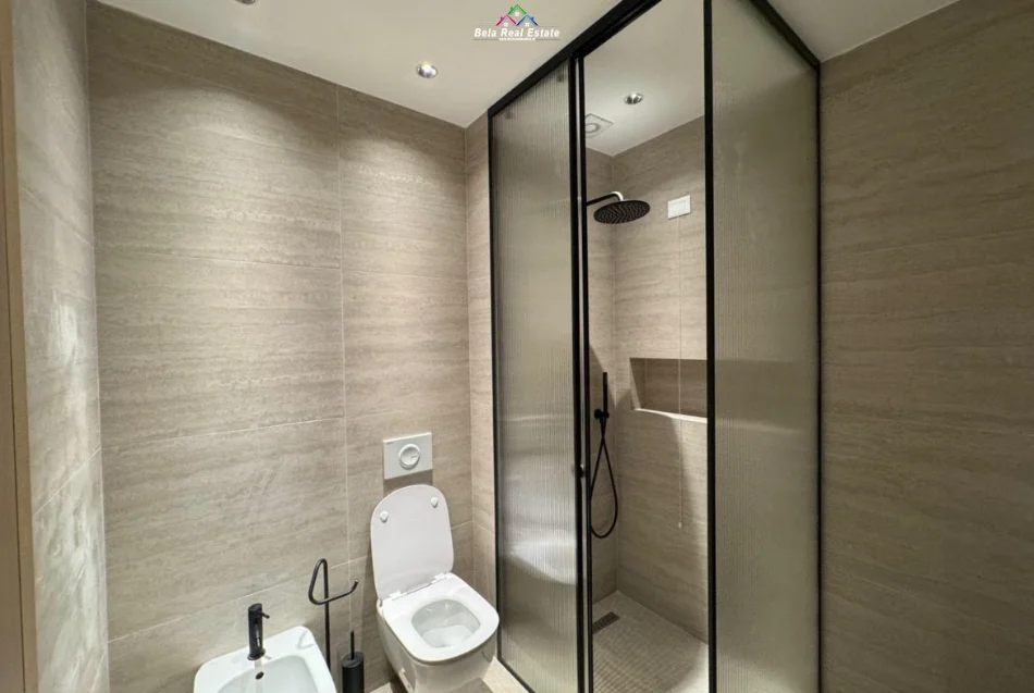 Tirane, jepet me qera apartament 1+1+Ballkon Kati 4, 68 m² 1.000 € (komuna e parisit)
