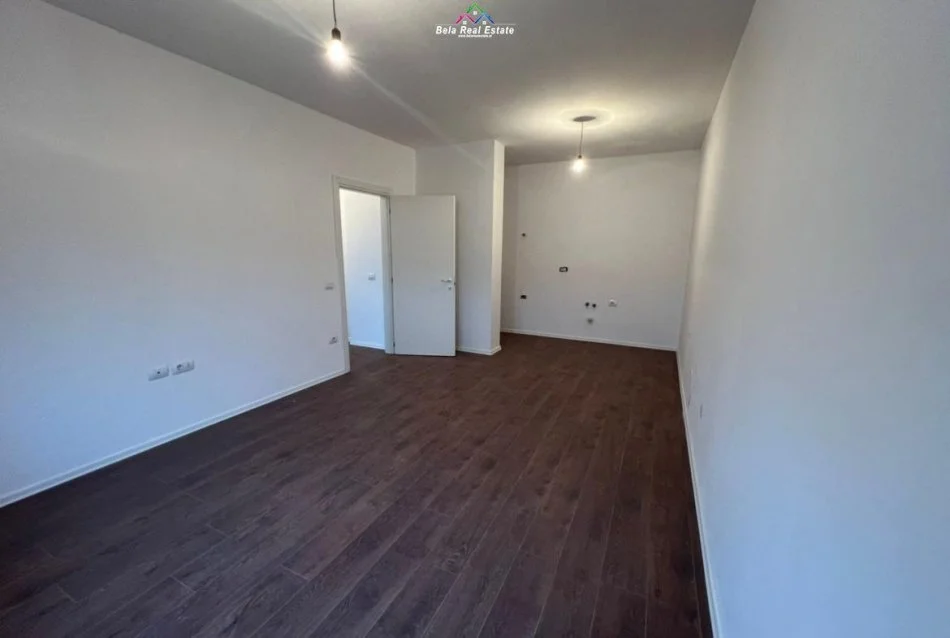 Tirane, jepet me qera zyre Kati 6, 98 m² 800 € (Tefta Tashko Koco)