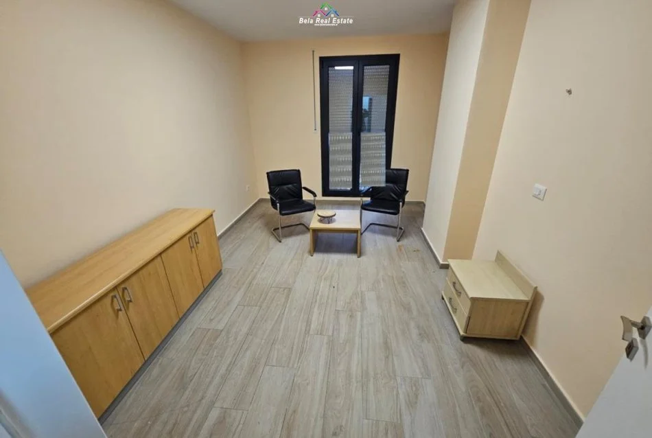 Tirane, jepet me qera zyre Kati 2, 110 m² 650 € (ASL)