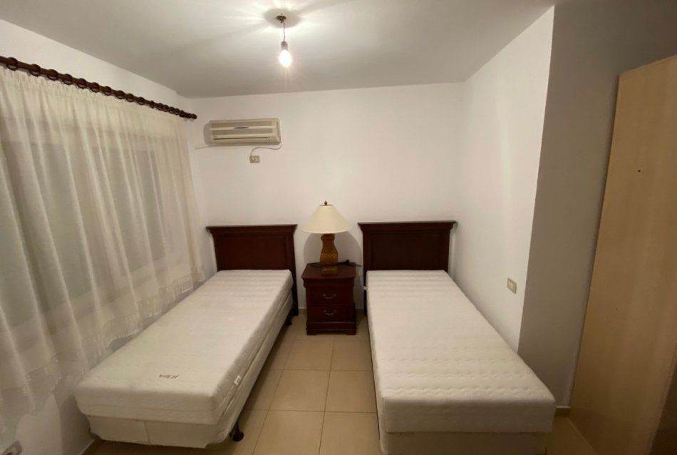Tirane, jepet me qera apartament 2+1+Ballkon Kati 5, 100 m² 600 € (Selvia)