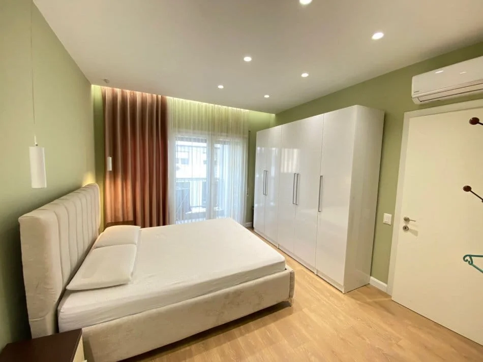Tirane, jepet me qera apartament 1+1 Kati 2, 100 m² 694 € (Hotel Elisa)
