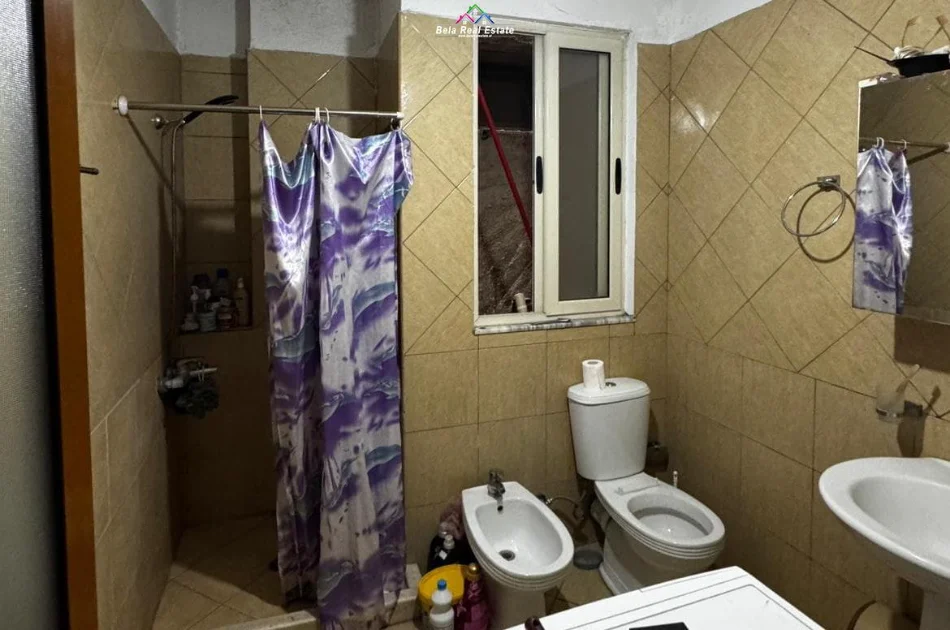Tirane, jepet me qera apartament 1+1+Ballkon Kati 4, 50 m² 420 € (astir)