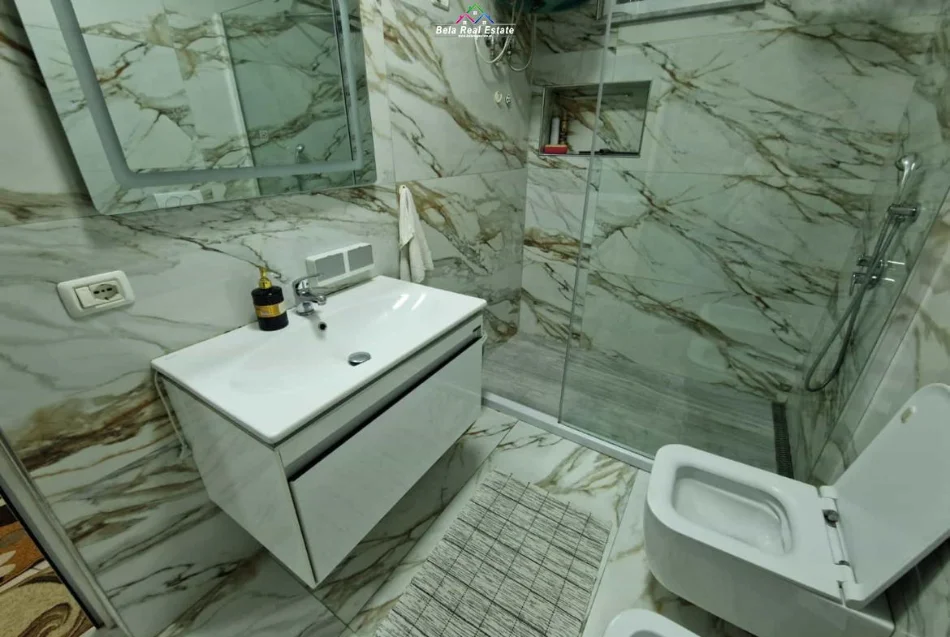 Tirane, jepet me qera apartament 2+1 Kati 1, 90 m² 600 € (selite)