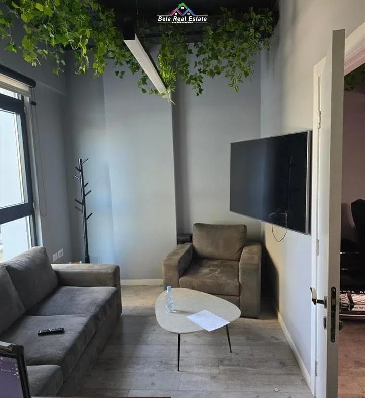 Tirane, jepet me qera zyre Kati 2, 108 m² 2.000 € (Kompleksi Square 21)
