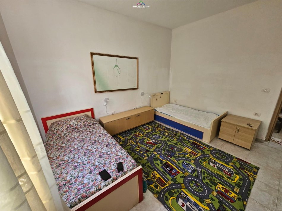 Tirane, jepet me qera Vile 3+1 Kati 1, 135 m² 500 € (tregu elektrik)