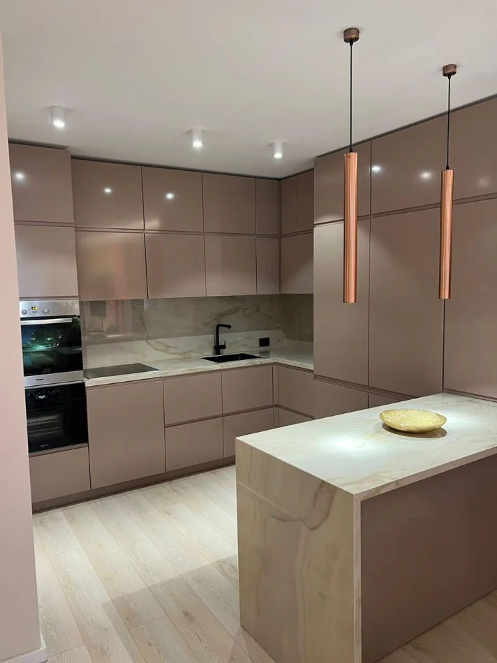 Shqiperi, shitet apartament 2+1+Ballkon Kati 9, 115 m² 455.000 € (petro nini)