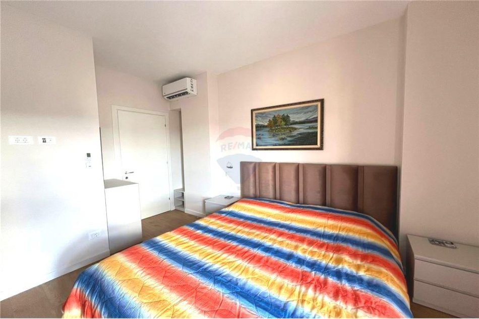 Tirane, jepet me qera apartament 2+1, Kati 8, 105 m² 1,200 € (Rruga Myslym Shyri)