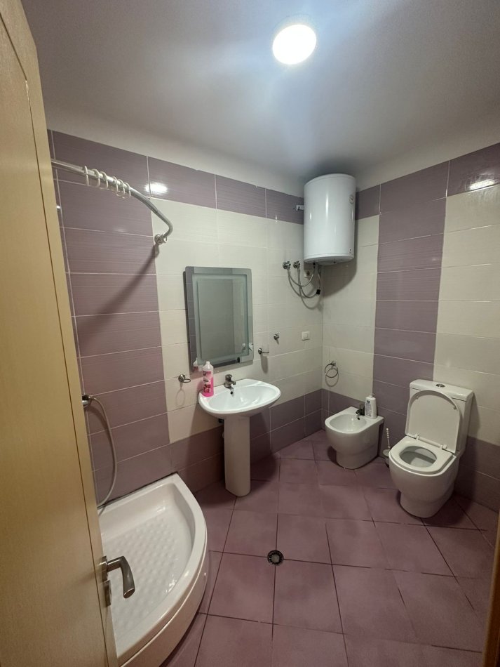 Tirane, jepet me qera apartament 2+1+Ballkon Kati 3, 110 m² 500 € (Astir)