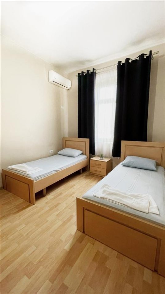 Tirane, jepet me qera apartament 2+1 Kati 2, 75 m² 570 € (sulejman delvina)