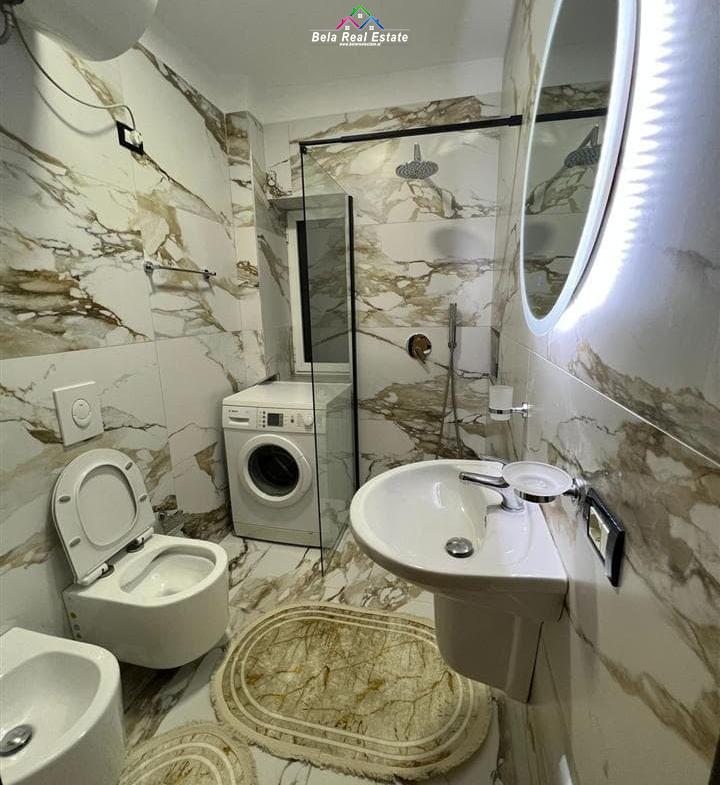 Tirane, jepet me qera apartament 1+1 Kati 3, 65 m² 550 € (PRANE MINISTRIE SE ARSIMIT)