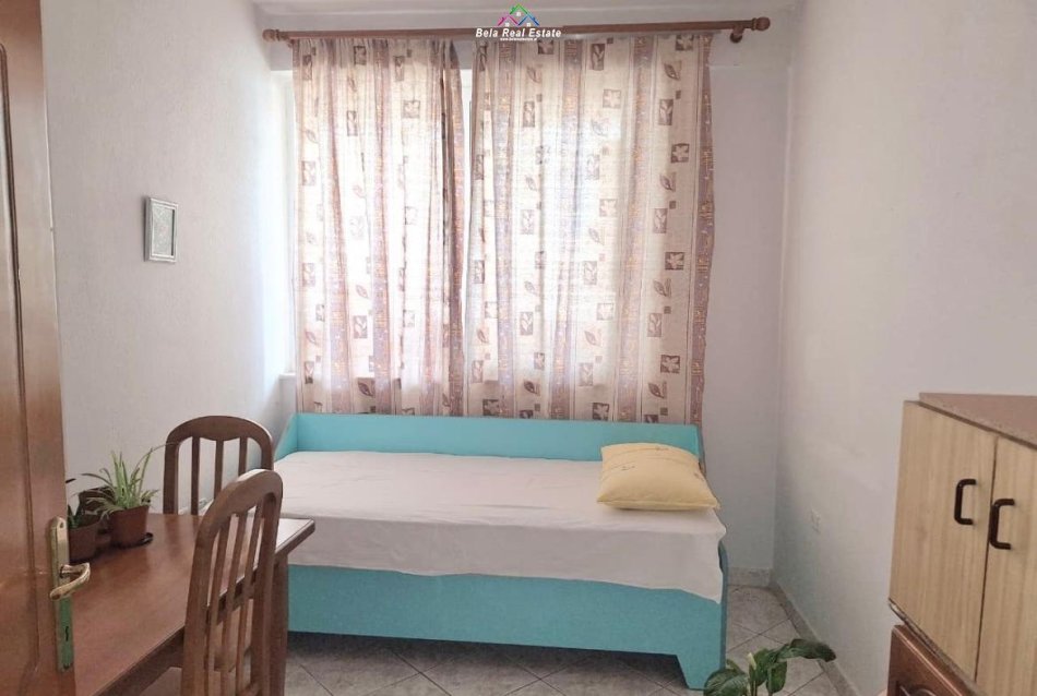 Tirane, jepet me qera apartament 3+1+Ballkon Kati 7, 110 m² 700 € (SELVIA)