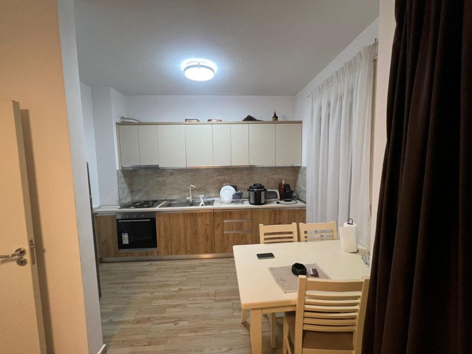 Shqiperi, jepet me qera apartament 1+1+Ballkon Kati 1, 790 m² 550 € (5 maji)