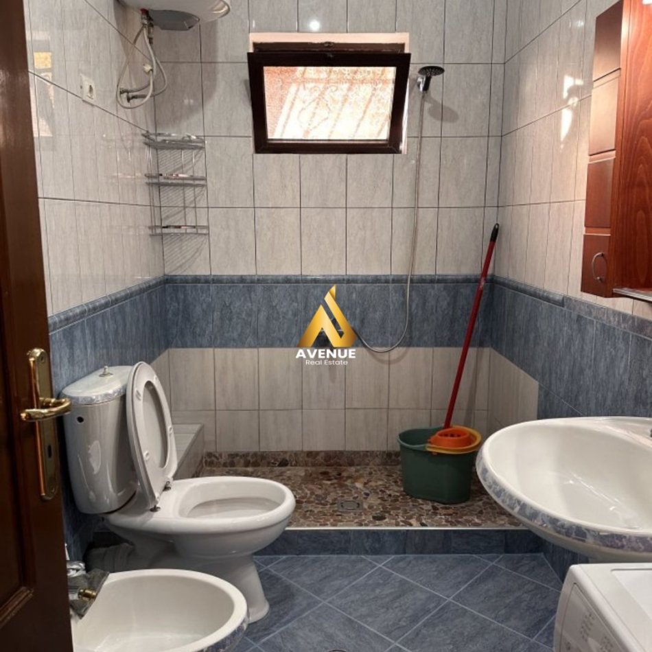 Tirane, jepet me qera apartament 1+1+Ballkon Kati 1, 60 m² 400 € (dervish luzha)