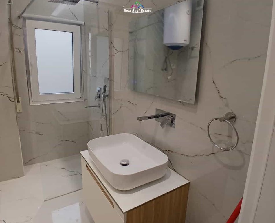 Tirane, jepet me qera apartament 2+1 Kati 3, 95 m² 1.040 € (Rruga Besim Imami)