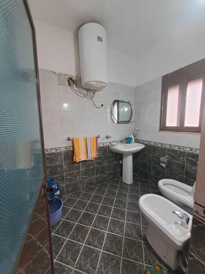 Tirane, jepet me qera Vile 2+1 Kati 2, 72 m² 520 € (Rruga Pandi Dardha)