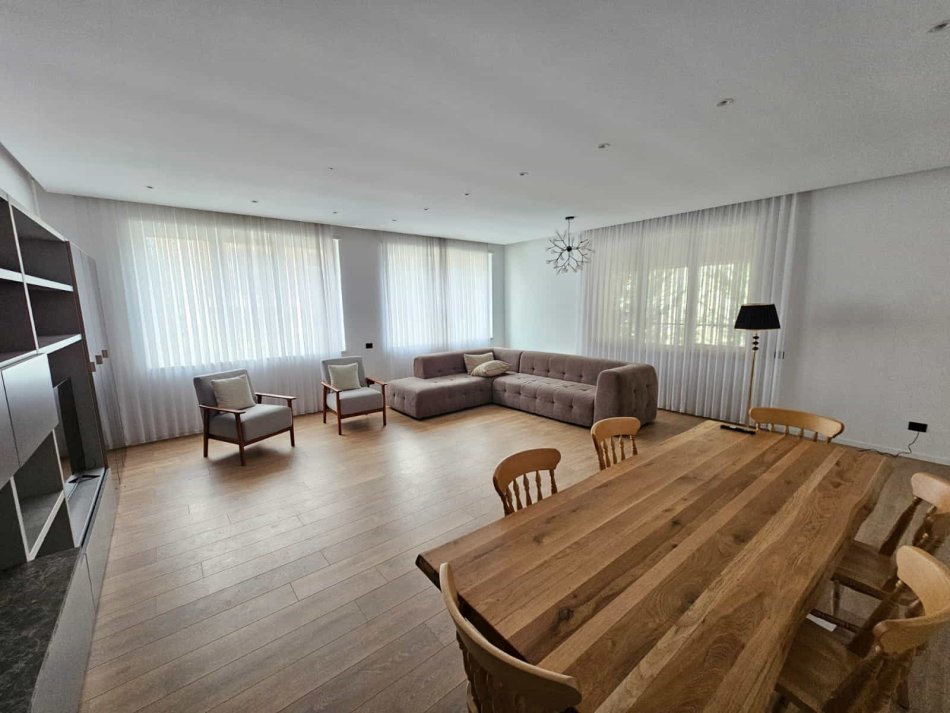 Tirane, jepet me qera Vile 5+1 Kati 3, 400 m² 2.500 € (Teg)