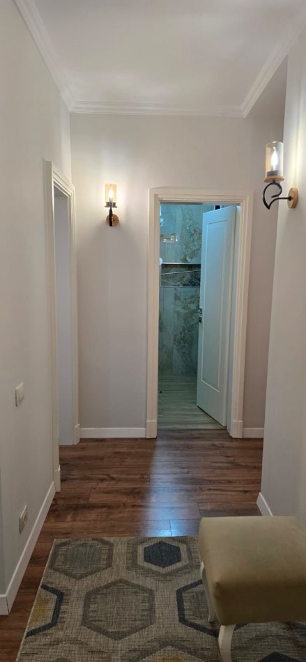 Tirane, jepet me qera apartament 3+1 Kati 2, 118 m² 1.000 € (Rruga e Zallit)