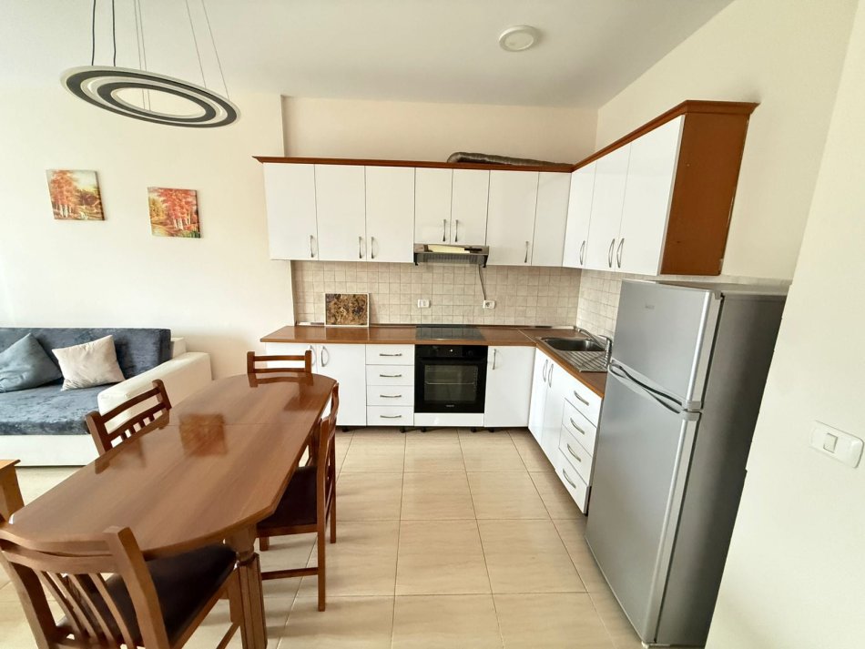 Tirane, jepet me qera apartament 1+1 Kati 5, 80 m² 700 € (Rruga e Elbasanit)