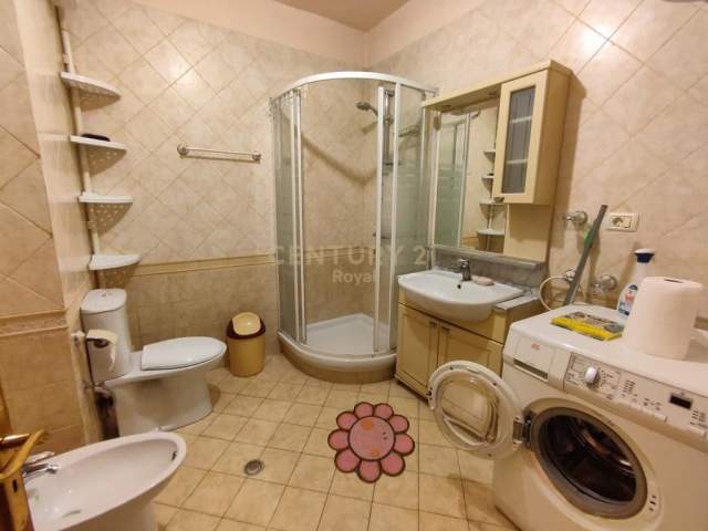 Tirane, jepet me qera apartament 1+1 Kati 8, 68 m² 480 Euro (Rruga Reshit Petrela. Posta Shqipertare Tirana, Al)