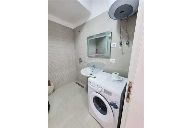 Tirane, jepet me qera apartament 2+1 55 m² 500 Euro (21 DHJETORI)