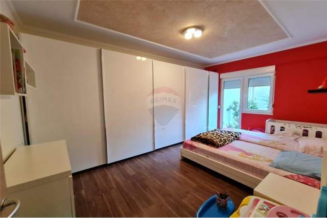 Tirane, shitet apartament 2+1 180 m² 170.000 Euro (liqeni i thate)