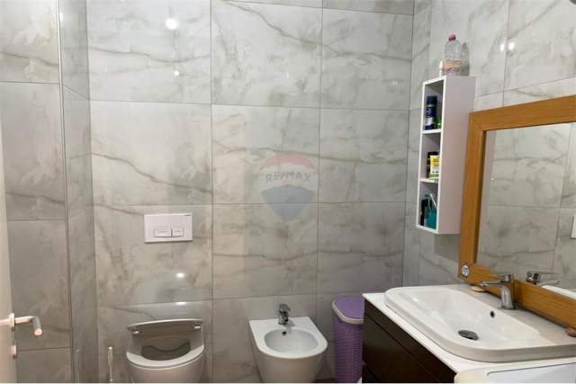 Tirane, shitet apartament 2+1+BLK 100 m² 116.000 Euro (ali demi)