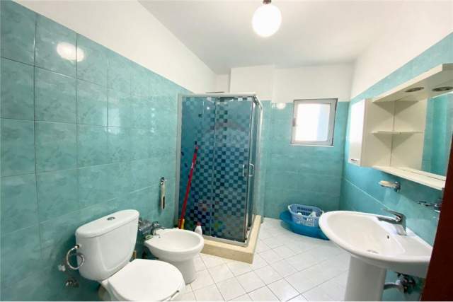 Tirane, jepet me qera apartament Kati 3, 90 m² 400 Euro (Komuna e Parisit)