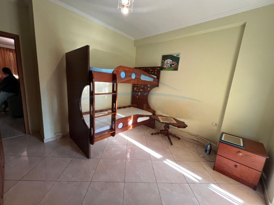 Tirane, jepet me qera apartament 2+1 Kati 4, 95 m² 600 € (Rruga e Kavajes)