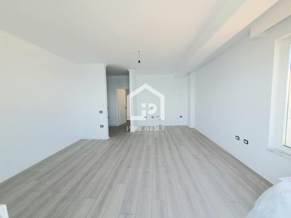 SHITET : Super Apartament 1+1/ZONA : Pogradec /PAMJE BALLORE NGA LIQENI