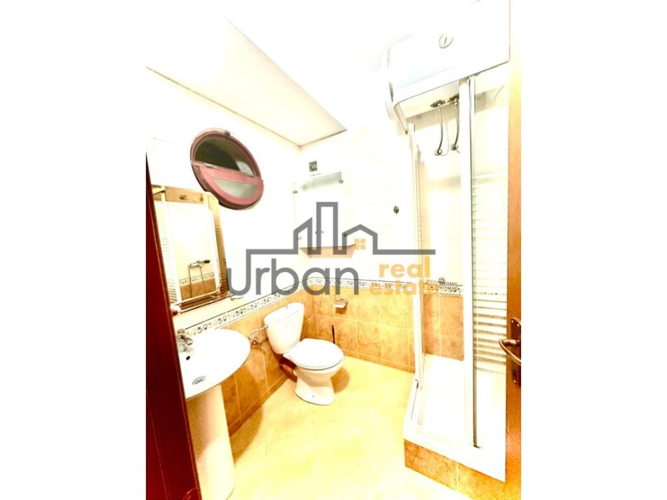Tirane, jepet me qera apartament 2+1+Ballkon Kati 9, 110 m² 650 € (Rruga e Kavajes)