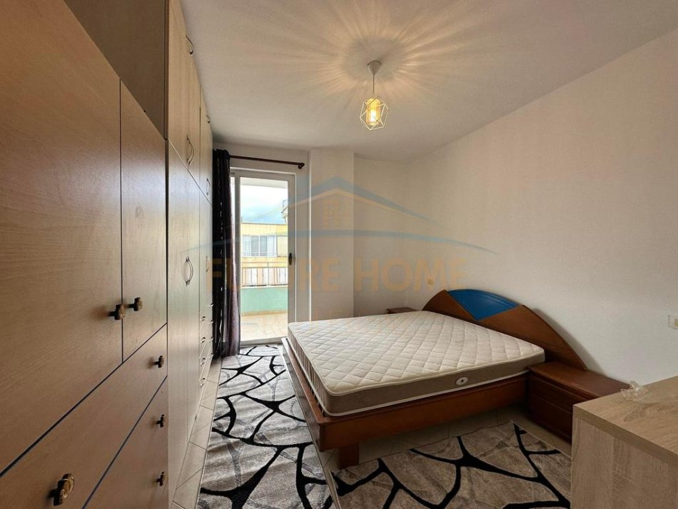 Tirane, jepet me qera apartament 2+1+Aneks+Ballkon Kati 7, 85 m² 400 € (astir)