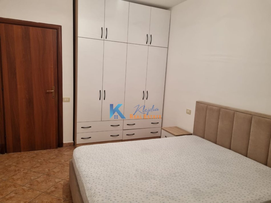 Tirane, jap me qera apartament 2+1+Ballkon Kati 5, 90 m² (Astir, afer bar Univers)