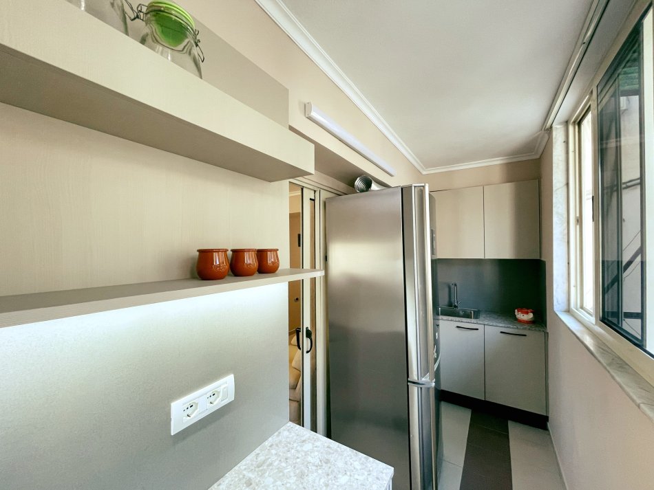 Tirane, jepet me qera apartament 2+1+Ballkon Kati 3, 75 m² 800 € (Ambasada Kineze, Rruga e Durrësit)
