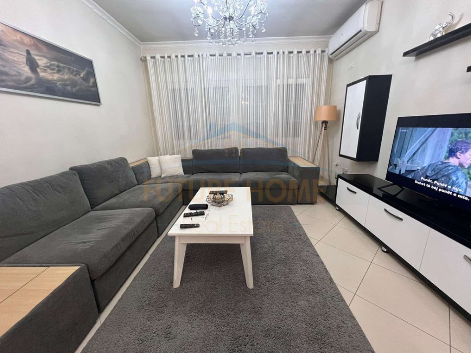 0683487469  Tirane, jepet me qera apartament 2+1+Ballkon Kati 4, 122 m² 500 € (Unaza e Re , Prane Rotondos)