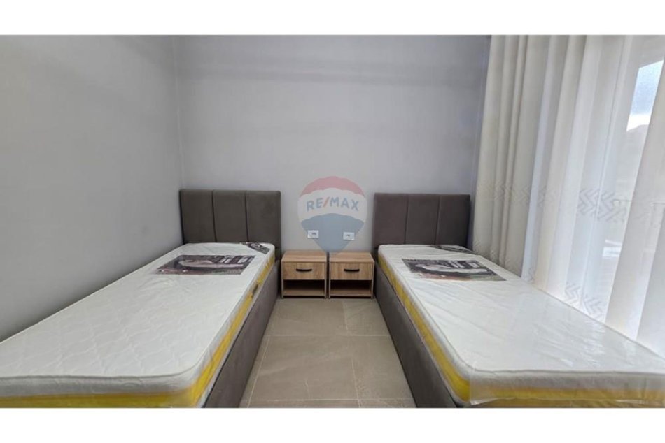 Tirane, jepet me qera 2+1 , 120 m² 1.200 €