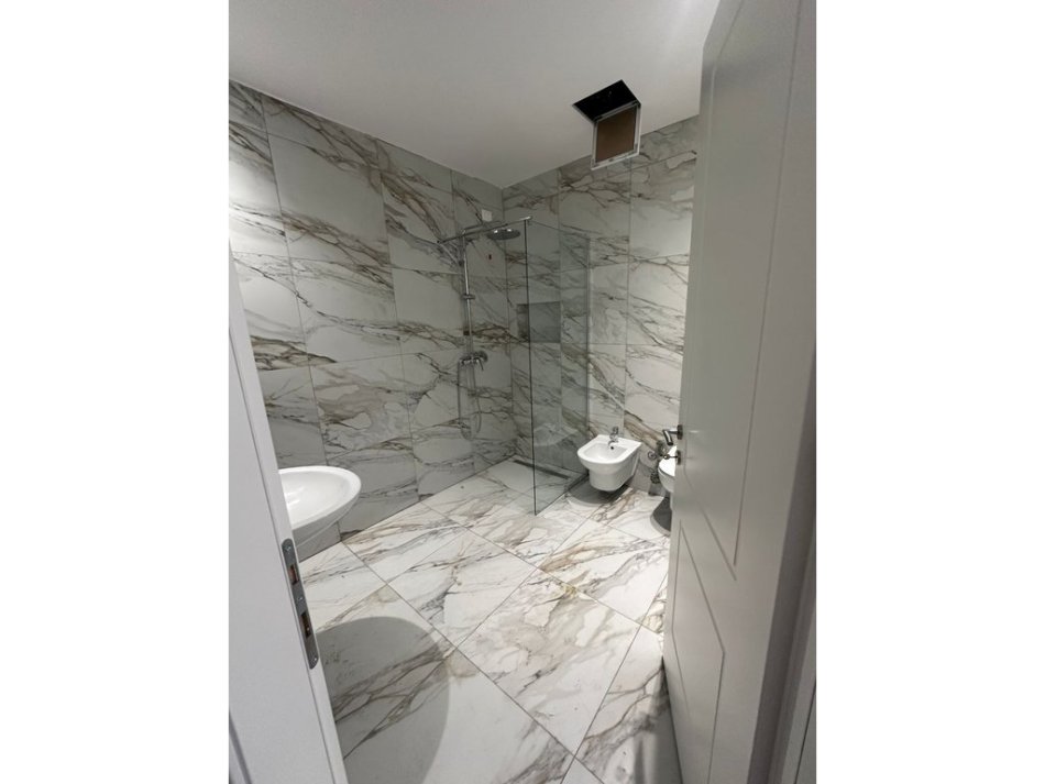 Tirane, shes apartament 2+1+Aneks+Ballkon Kati 5, 130 m² 486.000 € (LIQENI TIRANES, LAKE VIEW)