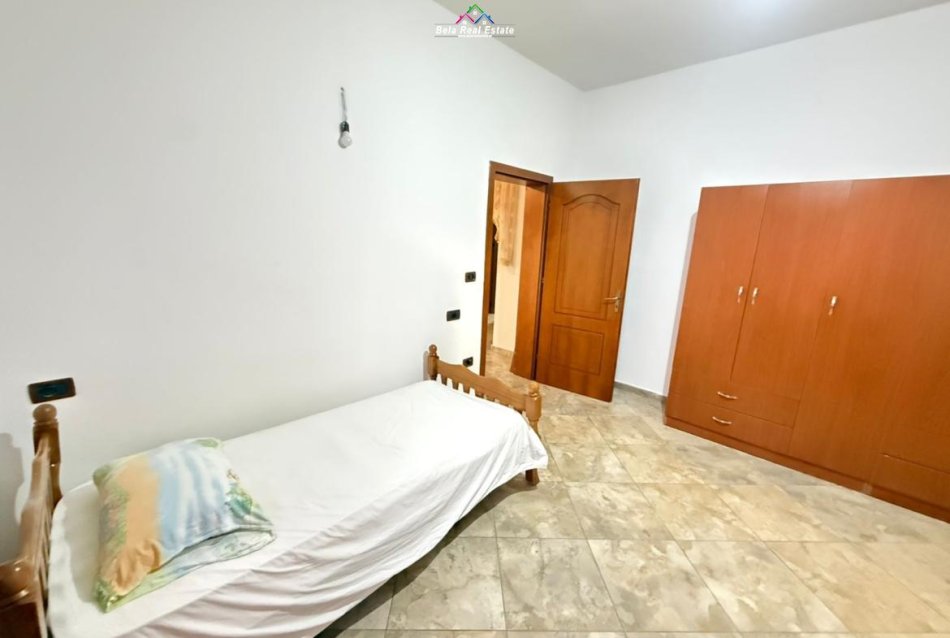 Tirane, jepet me qera apartament 2+1 Kati 2, 130 m² 550 € (Rruga Marije Kraja)