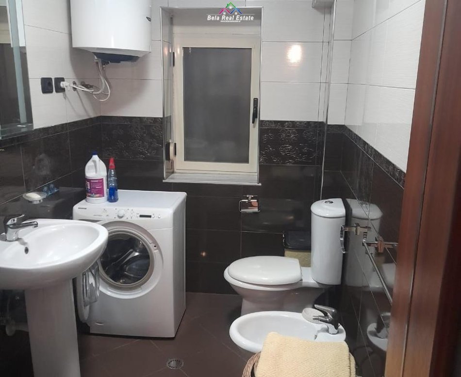 Shqiperi, jepet me qera apartament 1+1 Kati 2, 60 m² 450 € (Rruga Viktor Eftimiu)
