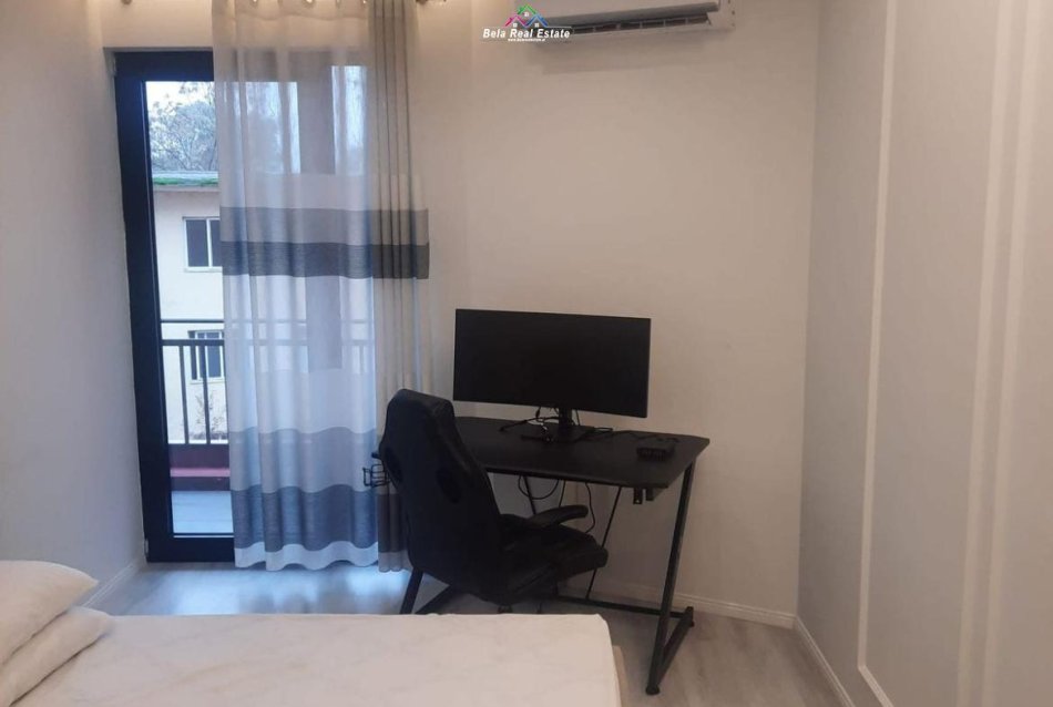 Tirane, jepet me qera apartament 2+1 Kati 3, 123 m² 750 € (Rruga e Dibres)
