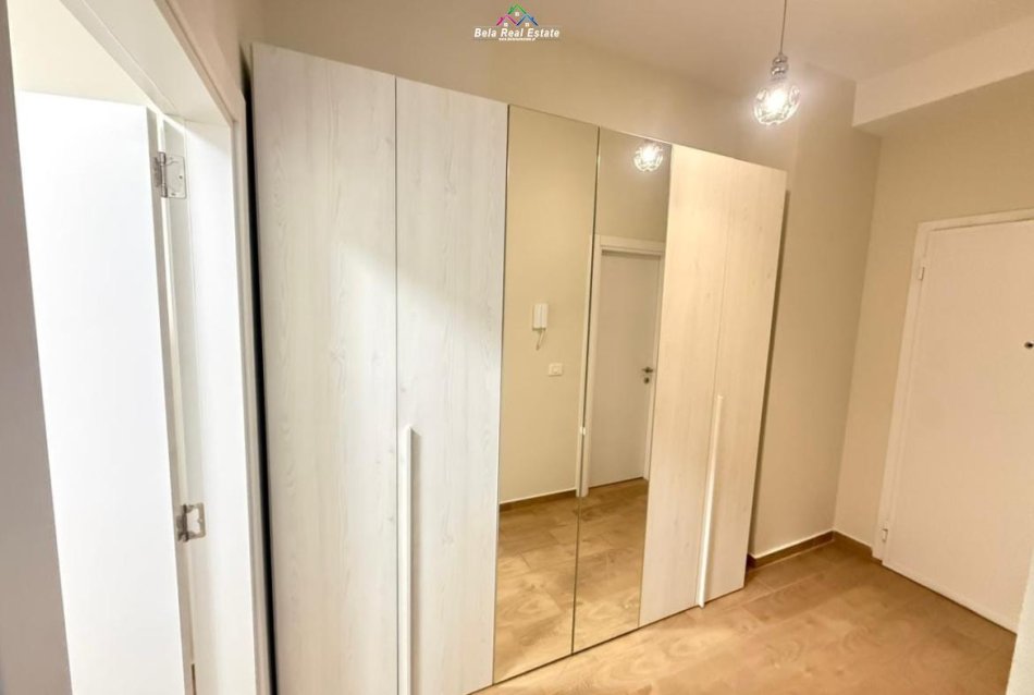 Tirane, jepet me qera apartament 1+1 Kati 7, 72 m² 676 € (shkolla e kuqe)