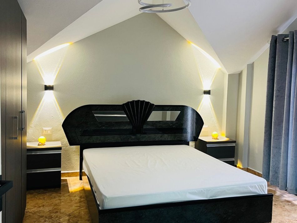 Tirane, jepet me qera apartament 2+1 Kati 4, 80 m² 777 € (Rruga Vace Zela)