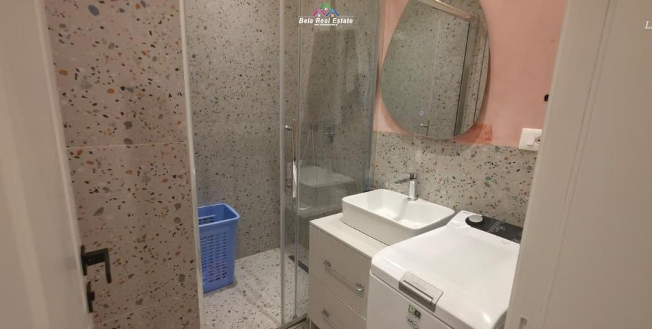 Tirane, jepet me qera apartament 1+1 Kati 1, 55 m² 670 € (Rruga Dibres)